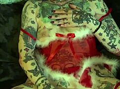 this milf is having a solo orgasm on christmas, fingering her clit 😍