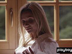 i'm stripping naked as a petite russian blondie