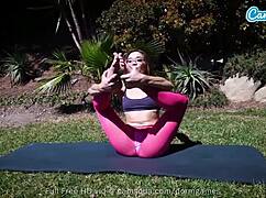 Is Katie Kush masturbating her wet pussy during yoga?