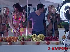 3 WAY PORN - THEY FUCK THE FRUIT MERCHANT WITH PASSION