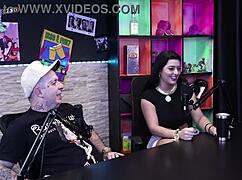 ela sente emo��o no dp anal com tr�s paus