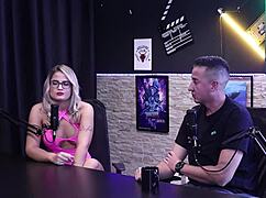 ela sente emo��o no dp anal com tr�s paus