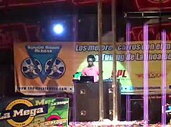 Latina shows ass in car amateurs