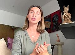 Wow, check out sex teacher Roxy Fox in this pussy licking tutorial!