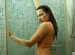 reina says, 'watch my sexual shower'