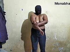 Beautiful Desi Bhabhi With Huge Boobs Doing Oil Massage