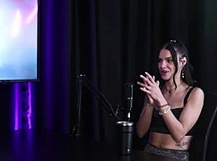 o físico não importa prefere um homem inteligente e se transar com um ruim ela goza batendo siririca e com squirt - debora andrade sheer red