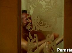 Wow! Hot Pornstar Sophie Evans Gets Wild Fucking in the Shower!