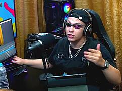 Flora VIP got comfy on podcast, flashed boobs while Ruan showed off. Wild Brazilian chat!