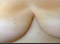 This curvy mature with big tits and ass is so sexy on webcam! 😘