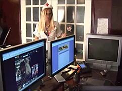 Doctor unloads huge cumshot on blonde nurse’s face in role play 😘