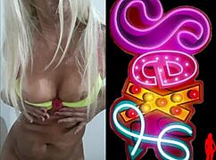 金发熟女穿性感内衣骚浪