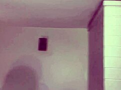 preparando e lubrificando pra fuder o c� da ninfeta 😈