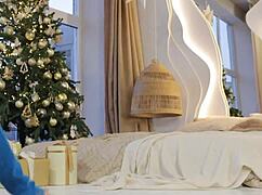 Look At This Natural Young Beauty's Pussy!