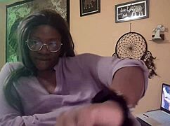 Ebony naejae fingers while watching lesbian porn.