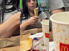 mi amigo me usa como postre y se viene adentro