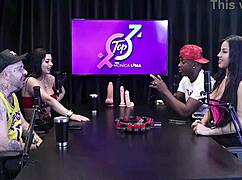 a mulher defecou o pau dele foi o momento mais bizarro e para ela foi o cheiro forte na buceta