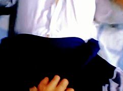 Me cojo a mi vecina antes de la escuela y le lleno el coño de leche. Su casa vacía fue perfecta para esto.