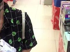 MILLY LASCI WALKS WITH VIBRATOR IN SHOPPING