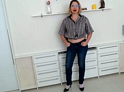 pov: explore barefoot feet in this fetish scene 😍