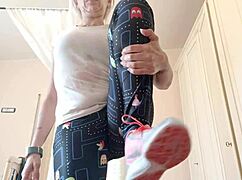 Hey, wanna see my sweaty gym session in tight leggings?