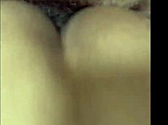 soquei meu pau grande na buceta da mulher do meu amigo até gozar muito em cima dela 😈