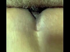 soquei meu pau grande na buceta da mulher do meu amigo até gozar muito em cima dela 😈