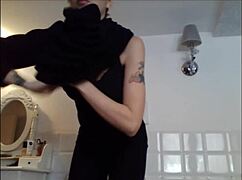 Smokin' Sexy Brunette Babe In Skirt Teasing Her Ass 😏