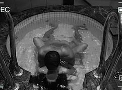 Cámara De Vigilancia Capta A Esposa Infiel En El Jacuzzi Del Hotel