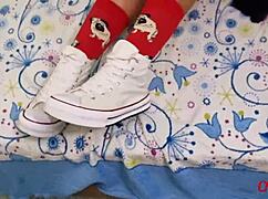 My Girlfriend Seduces Me With Her Shoes and Red Socks and Gives Me a Footjob Until I Cum!