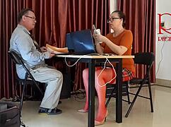 hey, tease me with no panties and lick my pussy