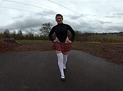 43岁熟女学生装户外撕衣猛干