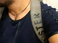 Mamador de Boca nas Picas no Banheiro do Metrô