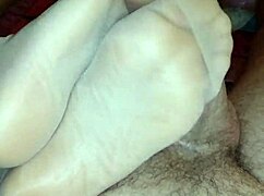 i-i gave a homemade footjob with different nylons