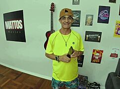 Tiozinho fode anazinha rabuda pela primeira vez 😈