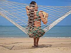 i flashed my ass on the beach without panties