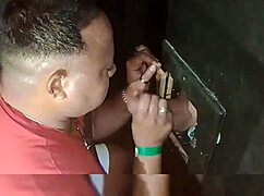 Levei um amigo na cabine do boquete