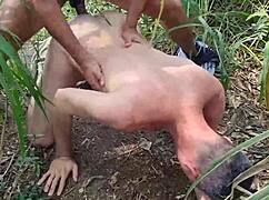 I, a mature farm worker, trepando with the bricklayer's servente in the mato...