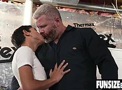 我爱看这个拉丁小伙骑毛茸茸的姜黄色银发爸爸无套