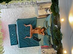 monika fox, pose naked on the bed!