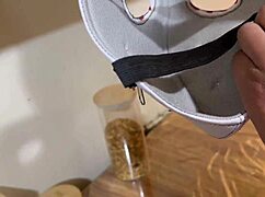 Le pagamos a un heterosexual para follarse a un homosexual por el culo