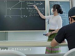 美丽老师喜欢在狂野后入式中猛干屁股