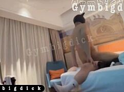 这对亚洲帅气gay小鲜肉无套激烈后入