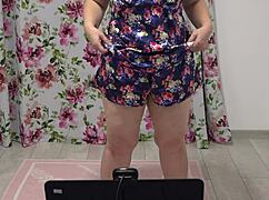 look at this juicy pawg shaking in panties on webcam