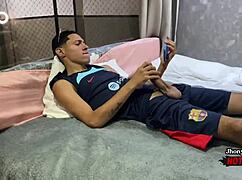 primo hetero batendo uma e eu resolvi aliviar ele