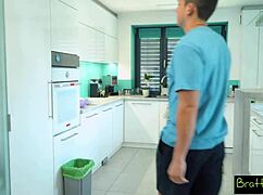 Simon Kitty asks stepbro to lick pussy