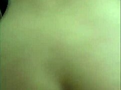 mi compa�era de universidad hermosa rulosa y timida se entera que subo videos y me pide que la grabe