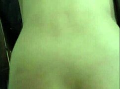 mi compa�era de universidad hermosa rulosa y timida se entera que subo videos y me pide que la grabe