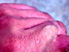 punheta e gozada no banho com twink brasileiro sexy