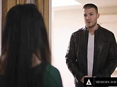 Bodybuilder Friend Fingers And Rides Big Ass Babe's Pussy In Cowgirl